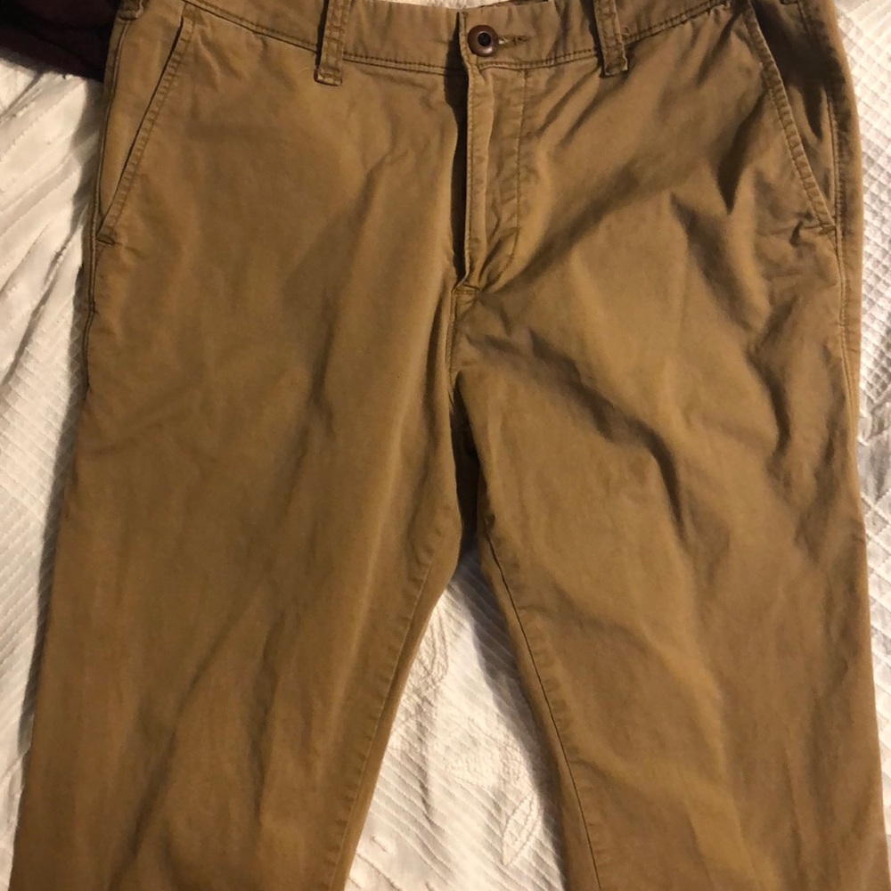 NWOT Hollister khaki pants.